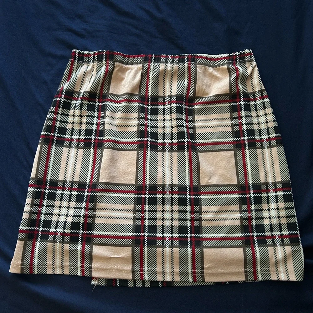Plaid Beige and Black Women's Skirt - Picture 2 of 4